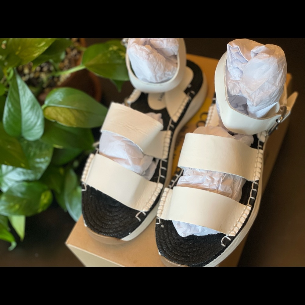 SPRINGS WHITE PARIS SANDALS  COOL PLANET BY STEVE MADDEN